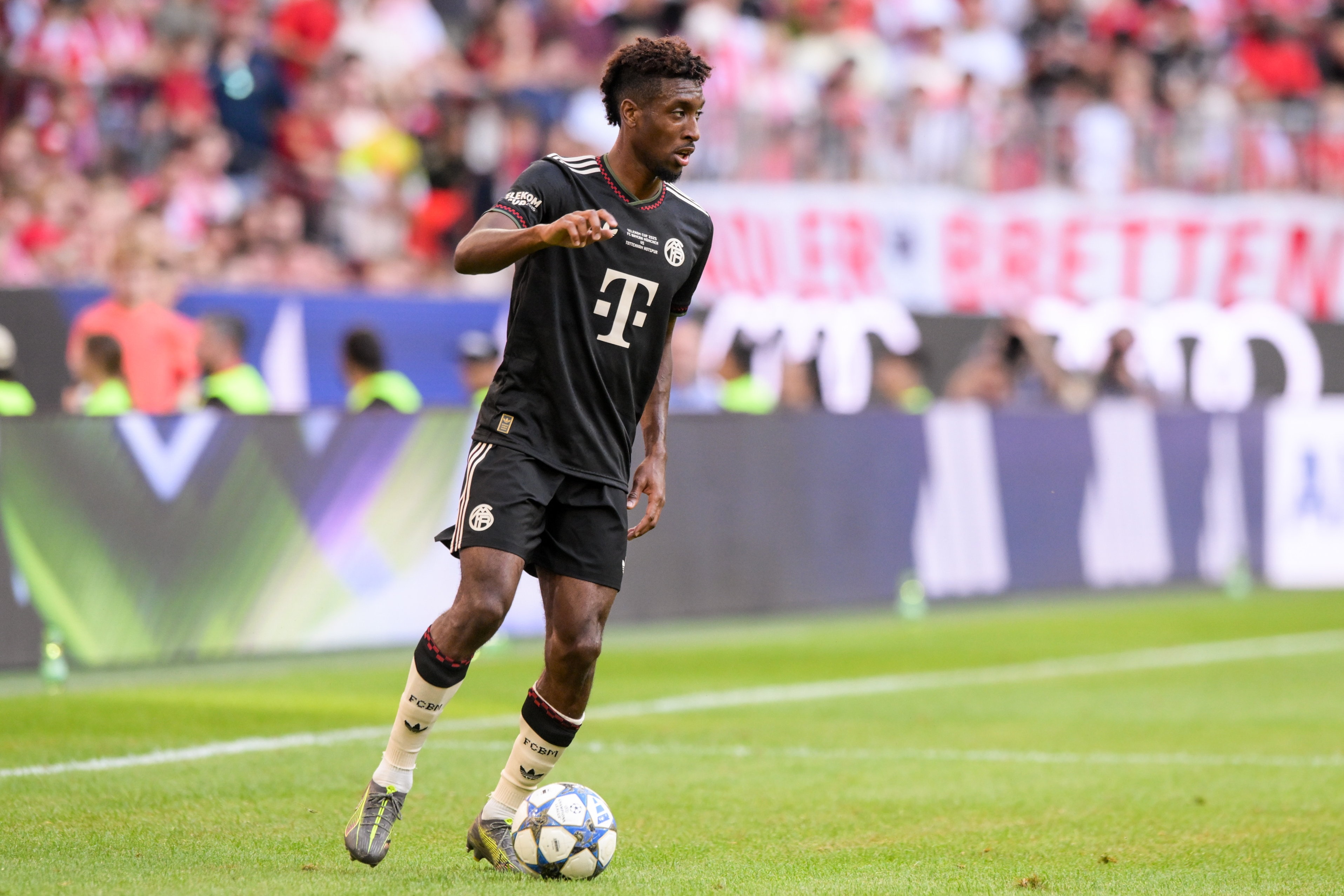 罗马诺透露科曼已正式签约利雅得胜利，双方达成三年协议