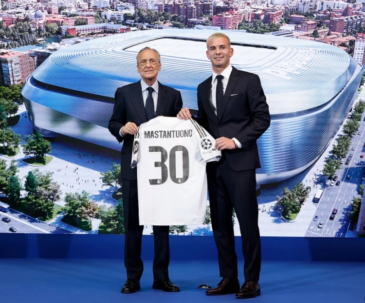 方程式赛车-弗洛伦蒂诺寄语马斯坦托诺：身披15冠荣耀战袍开启崭新篇章