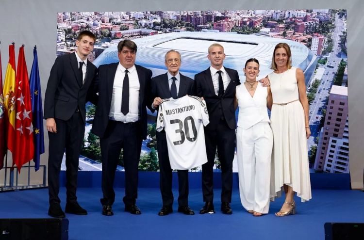 方程式赛车-弗洛伦蒂诺寄语马斯坦托诺：身披15冠荣耀战袍开启崭新篇章