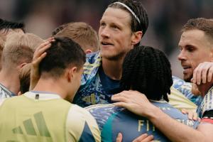 注册观看-太强了！华裔球员天乐突破分球+精妙助攻，贾府逆转对手冠军在望