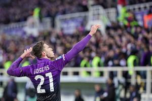 代表外国俱乐部在欧战半决赛双响,戈森斯成扬克尔后首位德国球员