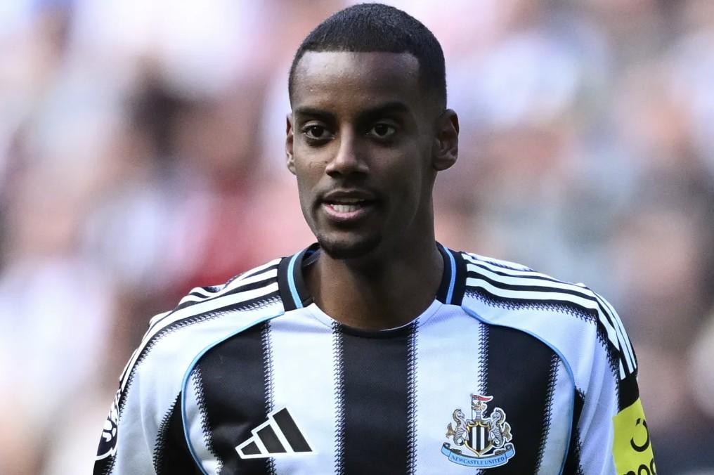 欧文:我不会批评伊萨克,球员短暂的职业生涯中机会很难得