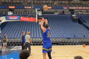 方程式赛车-神一般的手感！库里1分20秒底角三分一个不丢 一起欣赏