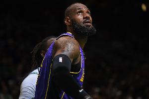 赛车投注-今天5投0中！詹姆斯复出后四场比赛外线手感全无 合计13中1