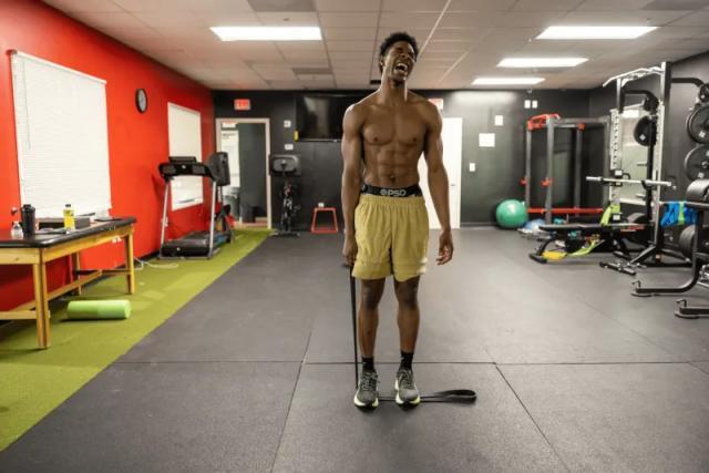 赛车投注-【新秀列传】新版罗斯来了！亨德森接班利拉德当领袖