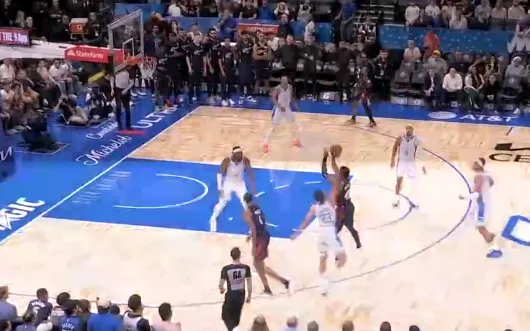 方程式赛车-埃利斯哈登米切尔连续投进5记三分，骑士追到2分续命